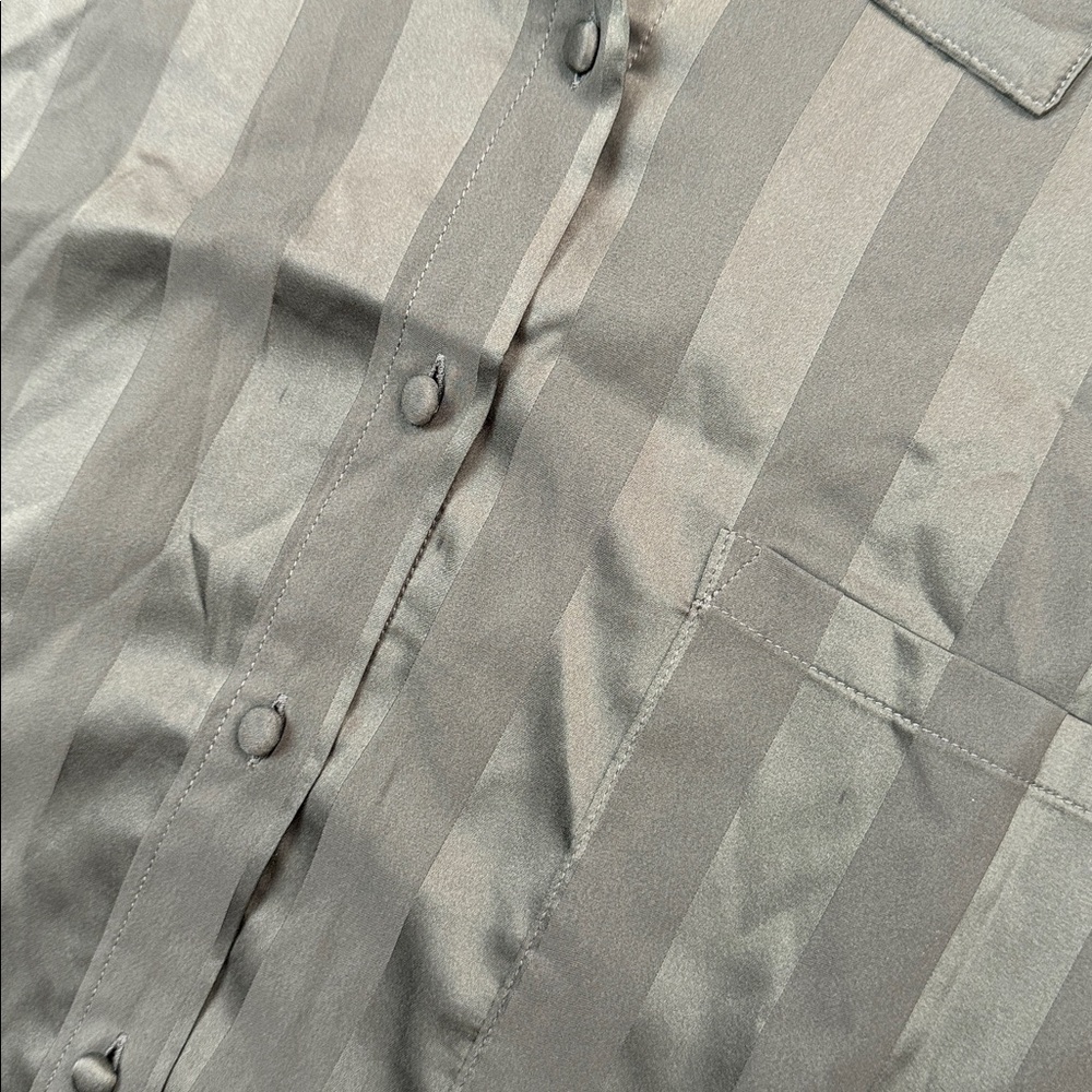 LONG SLEEVE BUTTON UP TOP - Picture 8 of 9